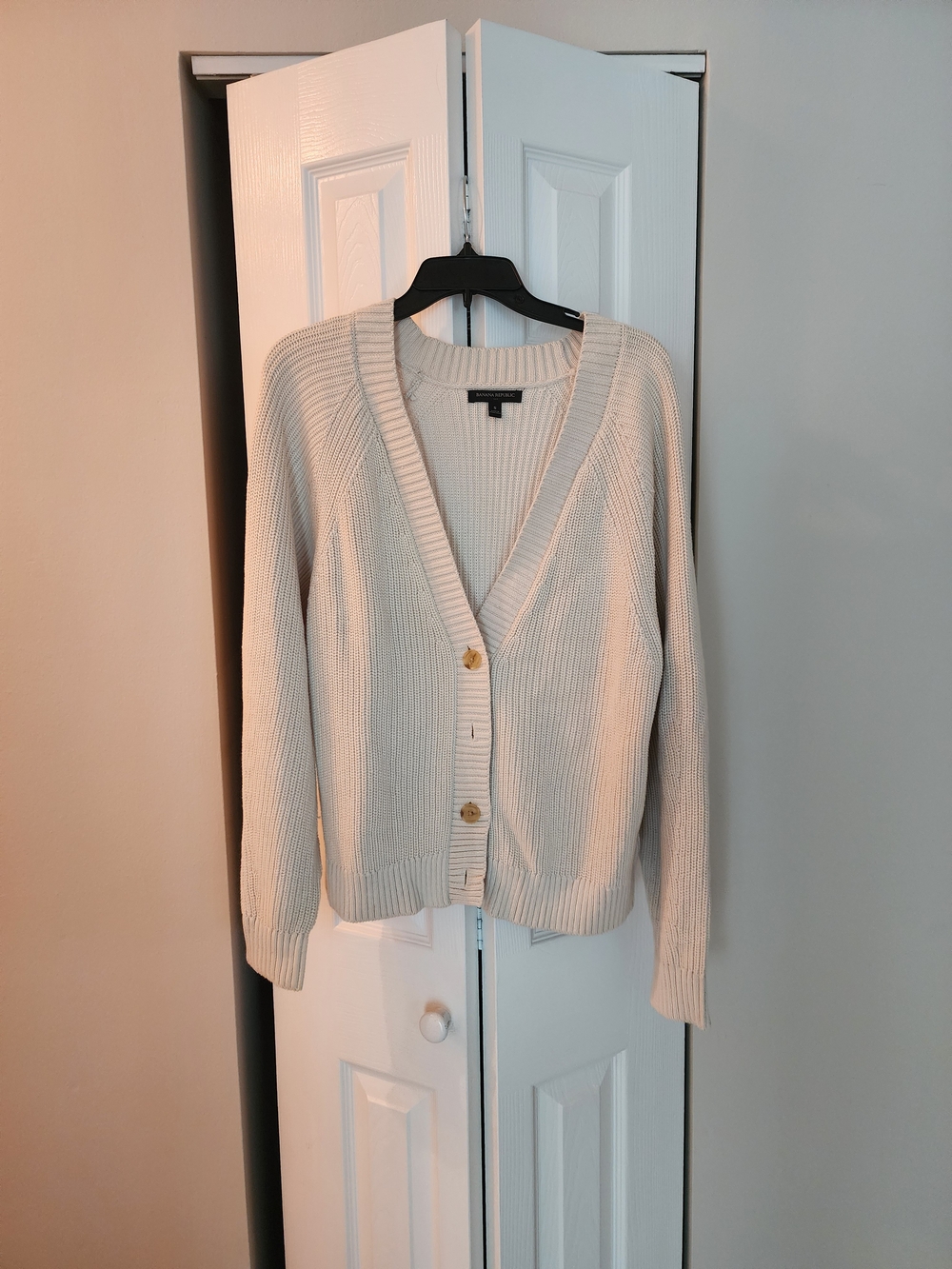 Banana Republic Cream Ribbed V-Neck Button Front Cardigan